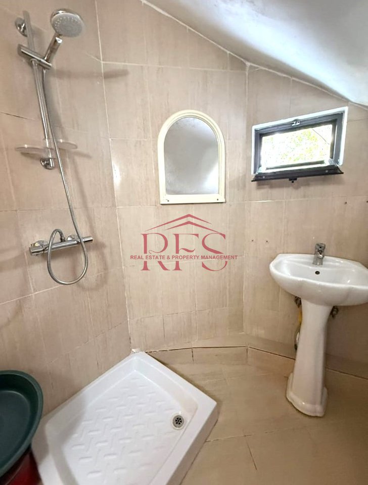 Jepet me Qera Garsoniere Luksoze, e mobiluar plotësisht, pranë Air Albania Stadium tek Rruga e Elbasanit