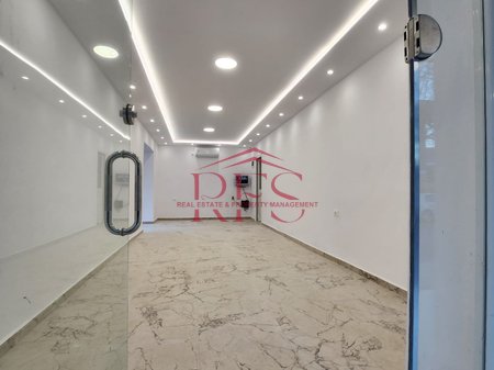 Jepet me Qera Ambient Biznesi 40 m² në Zonë Strategjike pranë Rrugës së Kavajës