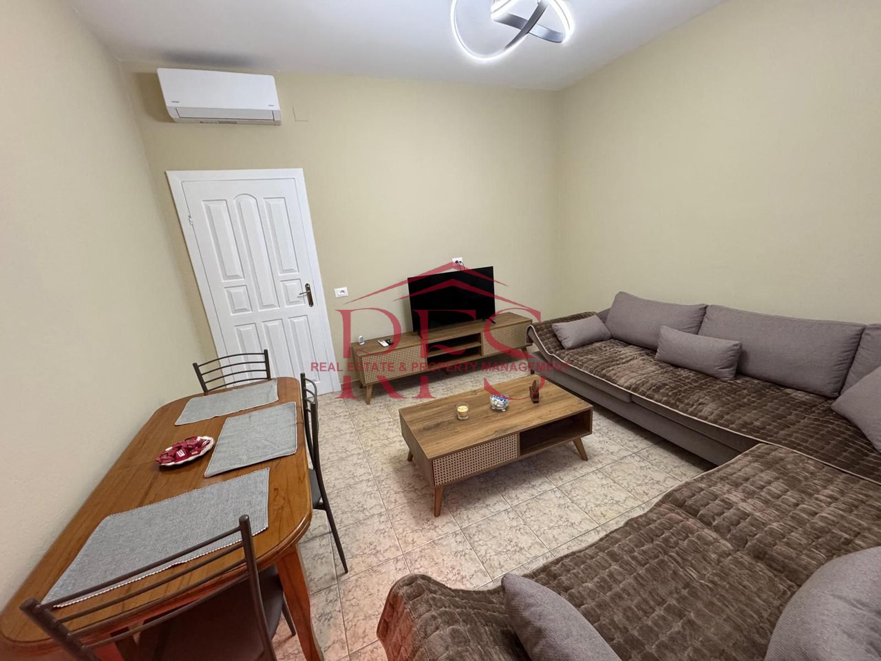 FOR RENT ENTRANCE 1+1 IN SHKOZË