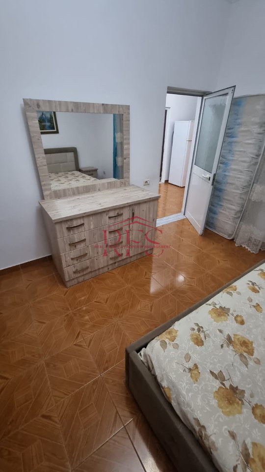 Jepet me qera apartament 2+1 me verandë – 500 mijë lekë/muaj