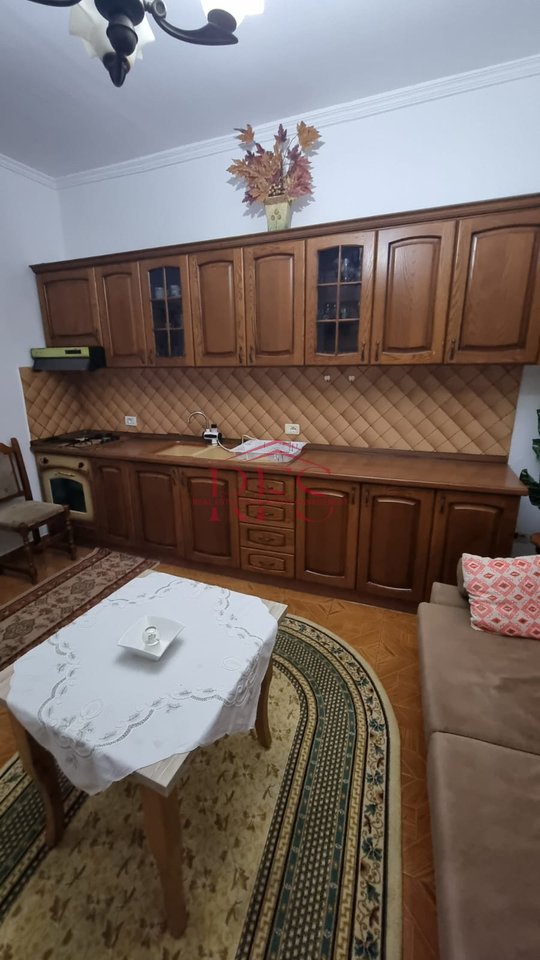 Jepet me qera apartament 2+1 me verandë – 500 mijë lekë/muaj