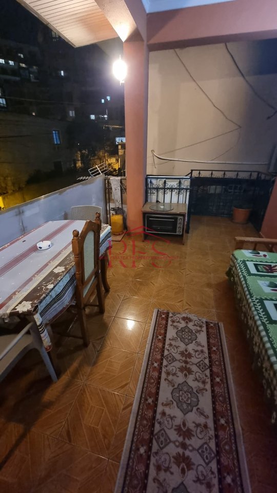 Jepet me qera apartament 2+1 me verandë – 500 mijë lekë/muaj