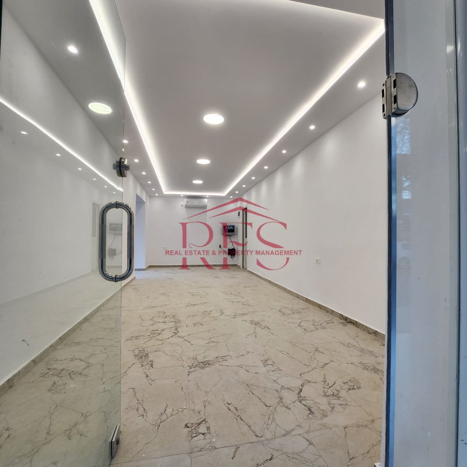 Jepet me Qera Ambient Biznesi 40 m² në Zonë Strategjike pranë Rrugës së Kavajës