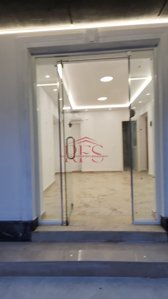 Jepet me Qera Ambient Biznesi 40 m² në Zonë Strategjike pranë Rrugës së Kavajës