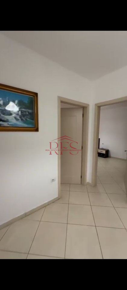 Affittasi appartamento arredato 2+1 ad Astir – 500 mila lekë