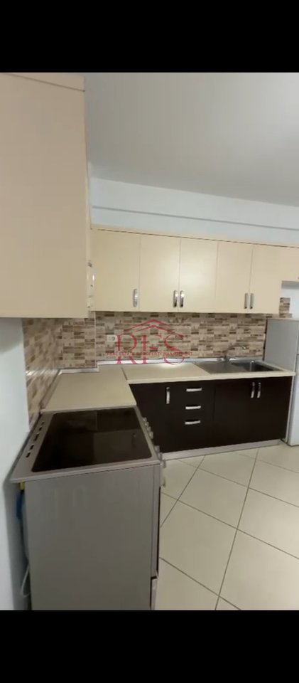 Affittasi appartamento arredato 2+1 ad Astir – 500 mila lekë