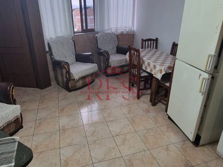 Viene dato in affitto un monolocale 1+1 con ascensore a Don Bosko.