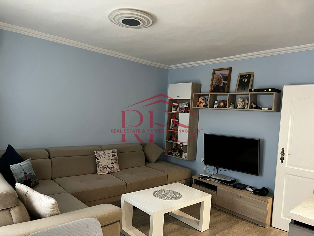 📍Jepet me qera Super  Apartament  1+1  tek Mine Peza,pallati Oslos