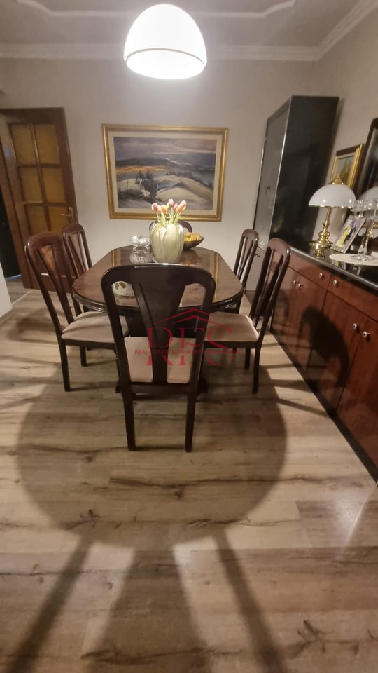 Super Opportunità di Investimento! Vendesi Appartamento 2+1 Arredato vicino a 21 Dhjetori – Possibilità di Suddivisione in 2 Appartamenti, 103 m²