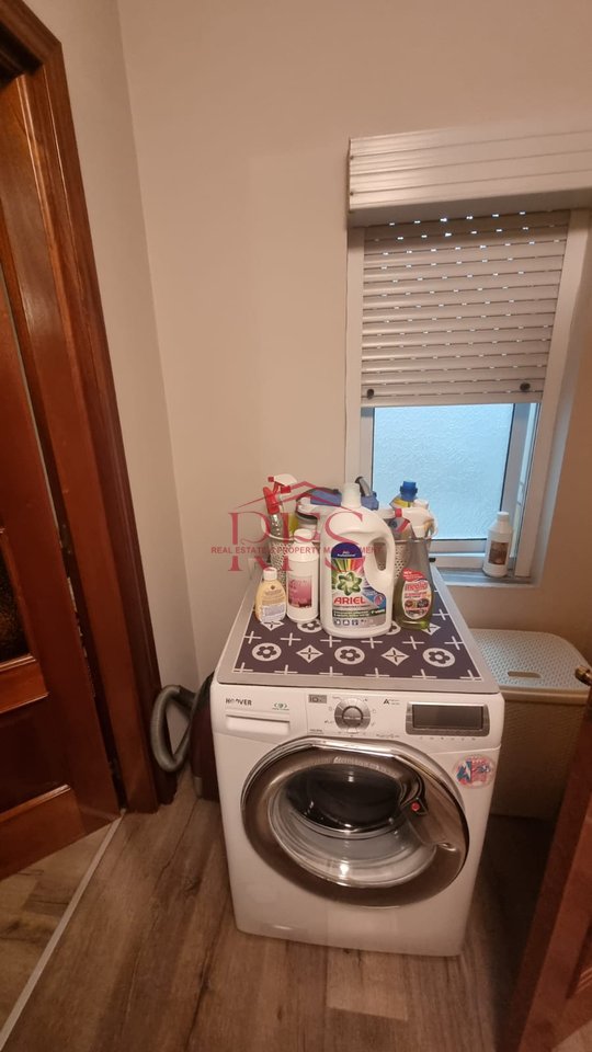 Super Opportunità di Investimento! Vendesi Appartamento 2+1 Arredato vicino a 21 Dhjetori – Possibilità di Suddivisione in 2 Appartamenti, 103 m²