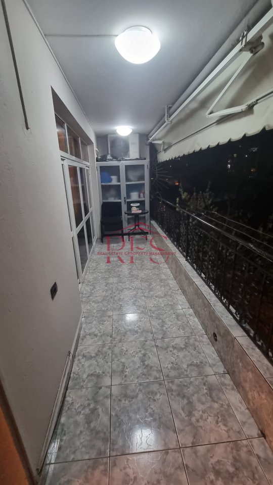 Super Opportunità di Investimento! Vendesi Appartamento 2+1 Arredato vicino a 21 Dhjetori – Possibilità di Suddivisione in 2 Appartamenti, 103 m²