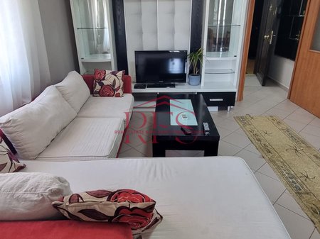 Apartament 1+1 me ballkon për qera, Rruga e Durrësit