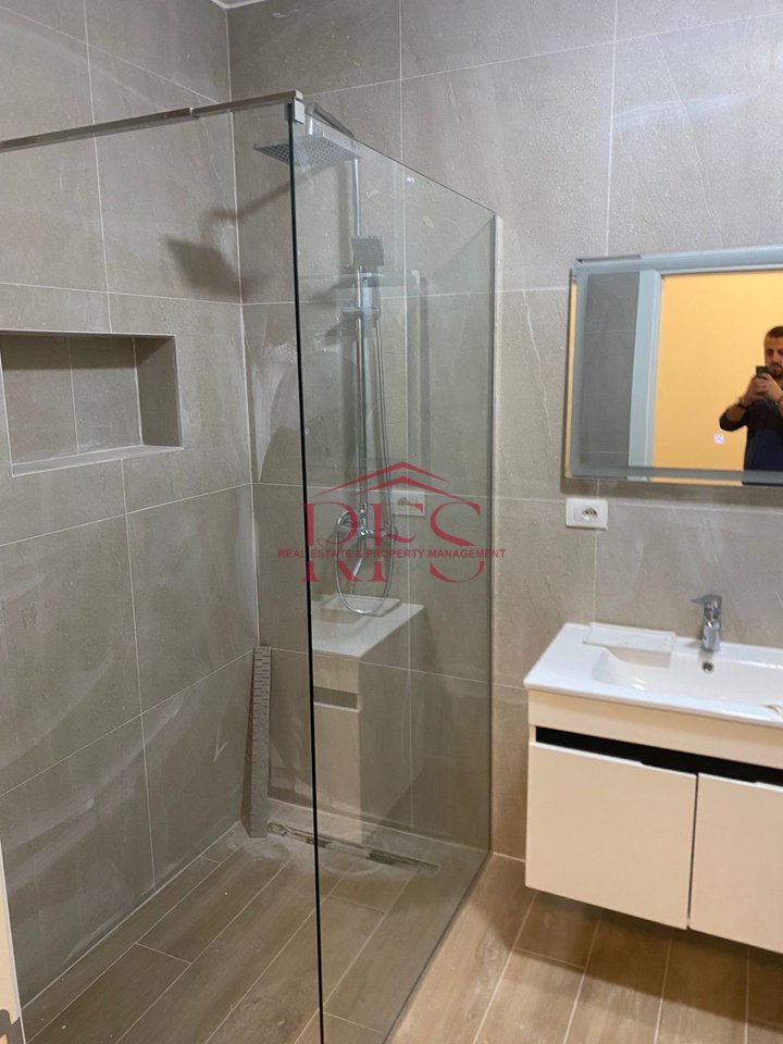 📍  Jepet me qera super apartament 1+1 – Afer Pazarit të Ri