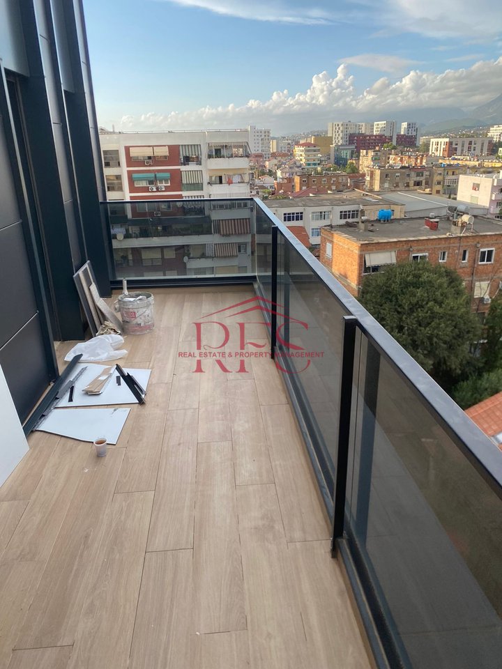 📍  Jepet me qera super apartament 1+1 – Afer Pazarit të Ri