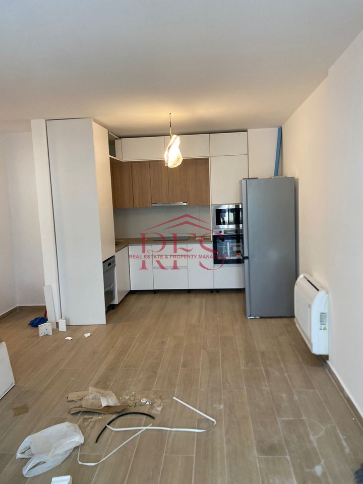📍  Jepet me qera super apartament 1+1 – Afer Pazarit të Ri