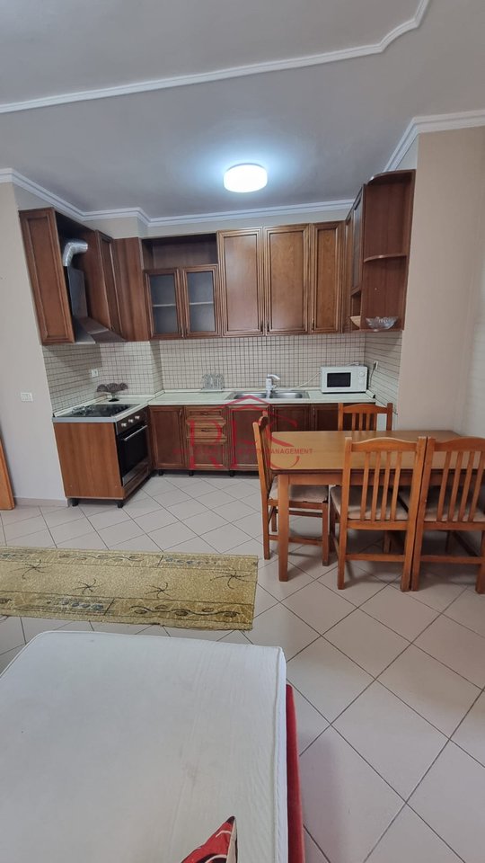 JEPET ME QERA 550 Euro ap 1+1 me ballkon për qera, Rruga e Durrësit