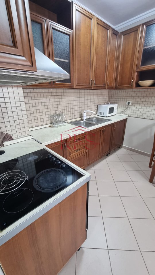 JEPET ME QERA 550 Euro ap 1+1 me ballkon për qera, Rruga e Durrësit