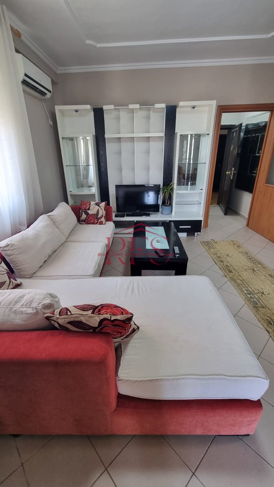 JEPET ME QERA 550 Euro ap 1+1 me ballkon për qera, Rruga e Durrësit