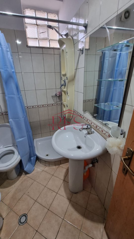 JEPET ME QERA 550 Euro ap 1+1 me ballkon për qera, Rruga e Durrësit