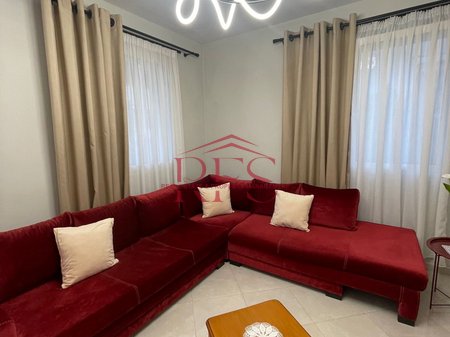 Jepet me qera SHTEPI PRIVATE 1+1 , 600 € tek RRUGA E ELBASANIT