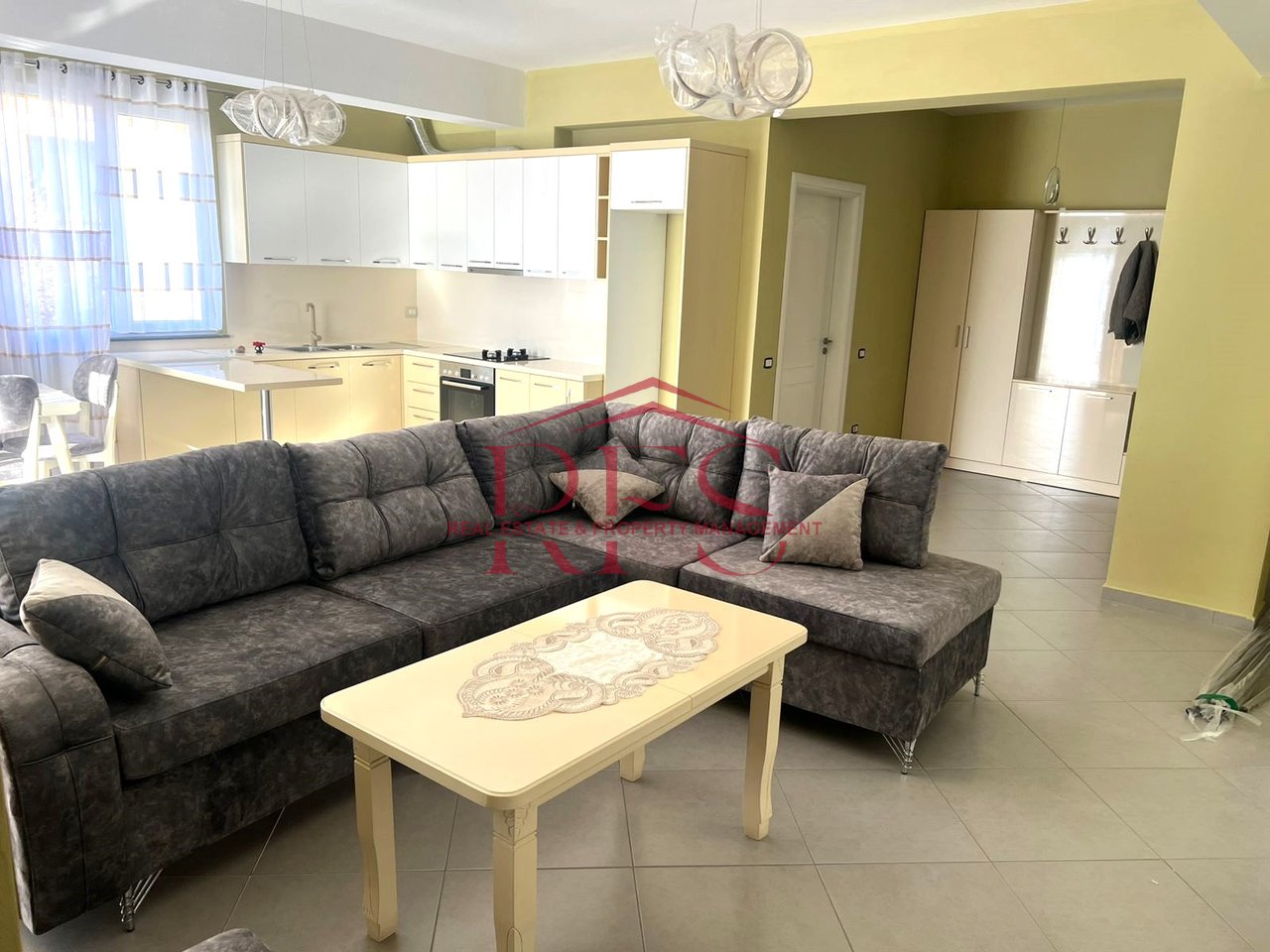 🏡 Apartment 2+1+2 for Rent 📍 German Villas, Elbasan Street (near the roundabout of the Faculty of Economics)
