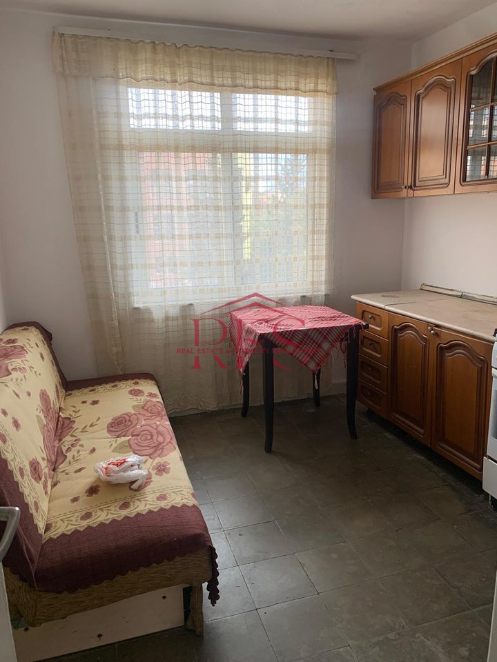 Jepet me Qera Apartamenti 2 plus 1 tek Rruga e Dibres ne Qender te Tiranes