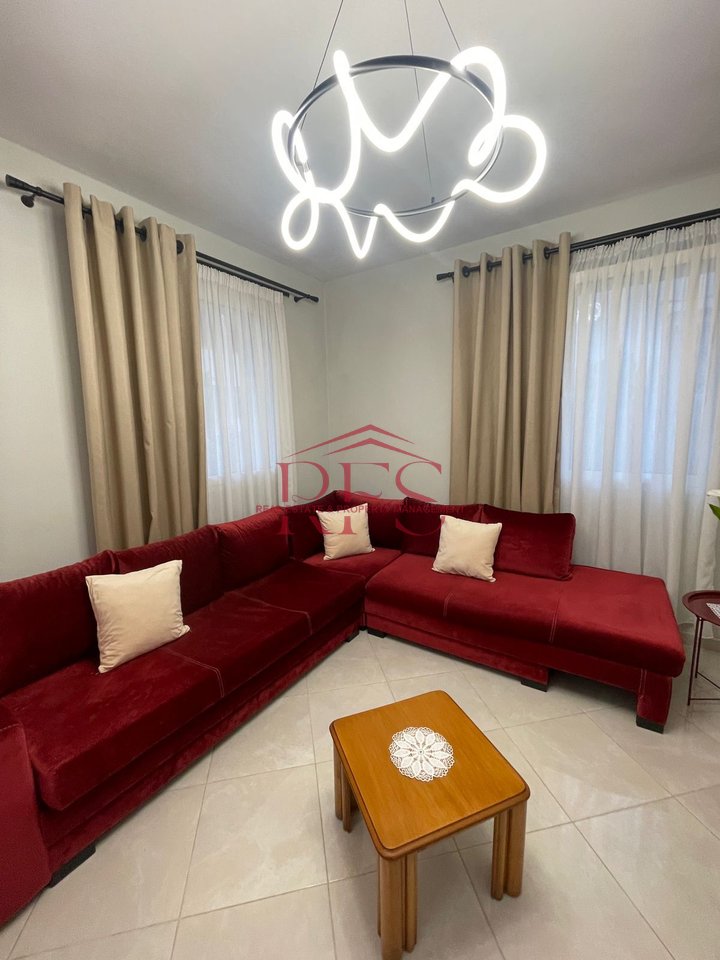Jepet me qera SHTEPI PRIVATE 1+1 , 600 € tek RRUGA E ELBASANIT