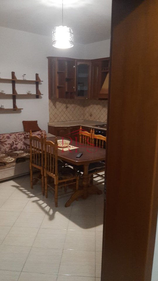 🏡 Jepet me Qera Apartament 2+1 📍 Prane Fakultetit Ekonomik, Rruga e Elbasanit