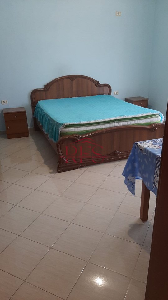 🏡 Jepet me Qera Apartament 2+1 📍 Prane Fakultetit Ekonomik, Rruga e Elbasanit