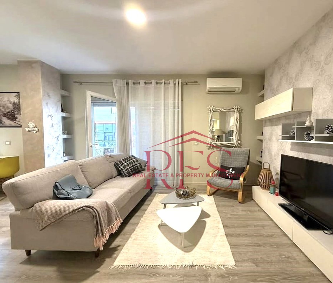 🏡 Appartamento 2+1 in vendita a Komuna e Parisit