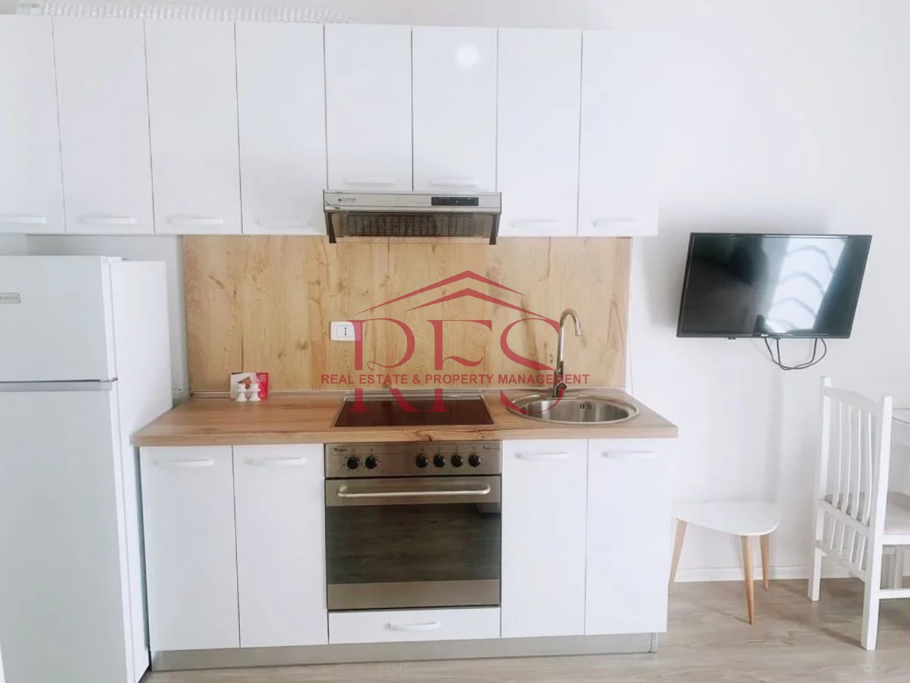 Jepet me Qira Apartament i sapomobiluar në Ali Demi, Kompleksi Mangalem
