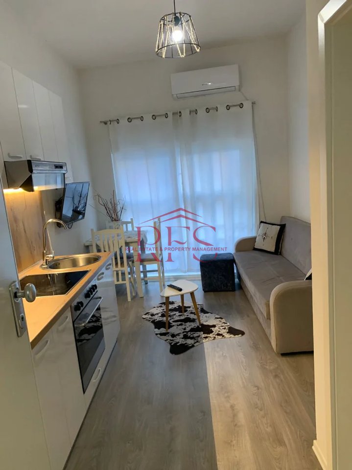 Jepet me Qira Apartament i sapomobiluar në Ali Demi, Kompleksi Mangalem
