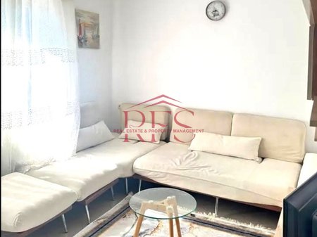  Jepet me qera shtëpi private 1+1 per 420 euro në Shkoze