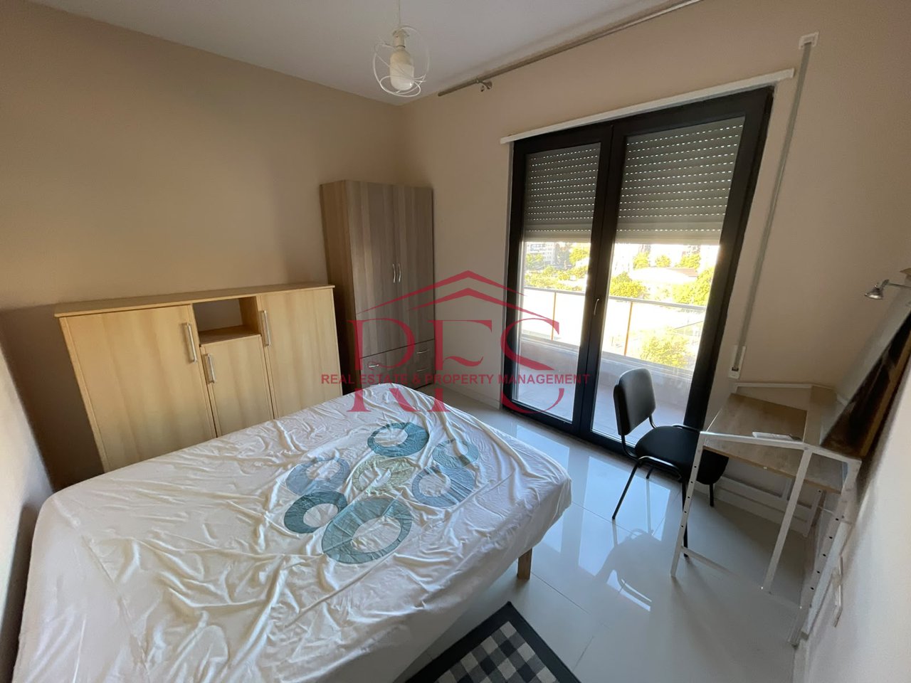 Appartamento arredato in affitto con arredamento moderno nella zona di Don Bosko 
2+1+2 bagni