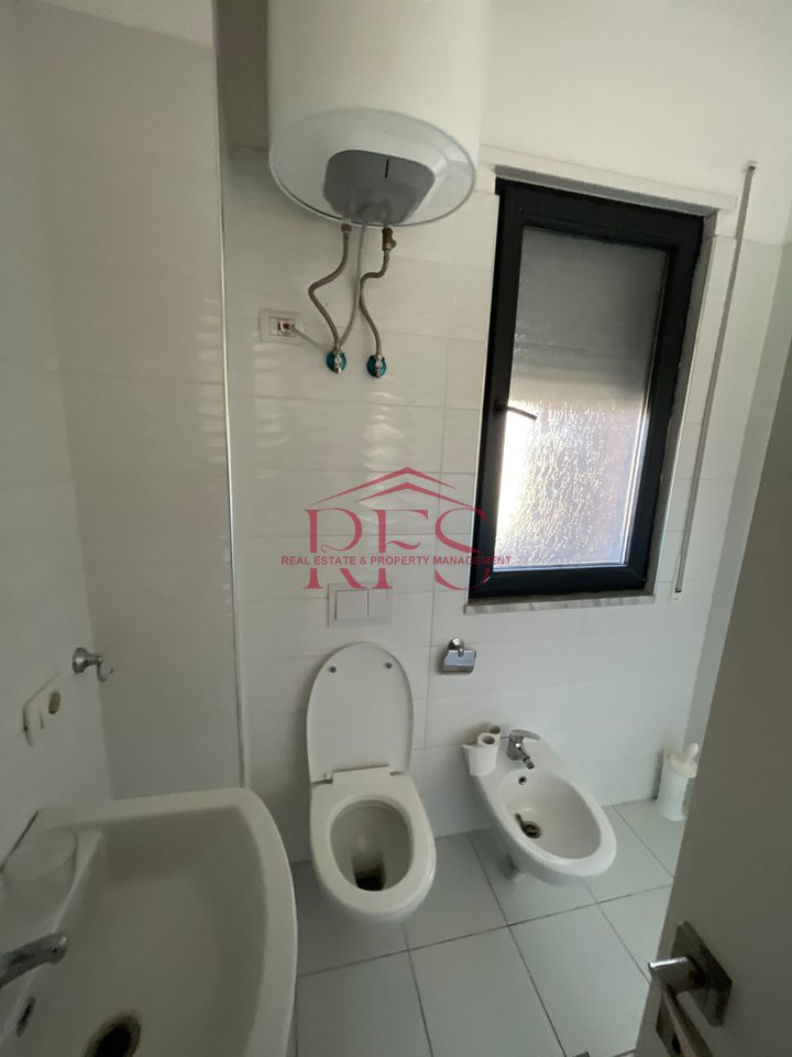 Appartamento arredato in affitto con arredamento moderno nella zona di Don Bosko 
2+1+2 bagni