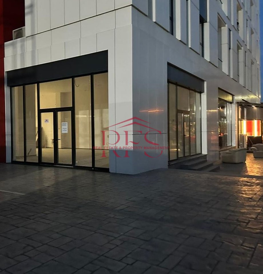 🏢 Ambient biznesi PREMIUM me qera – Vetrate xhami – Kati 0 🔥 Siperfaqe 197 m² brenda dhe 365 m² verande