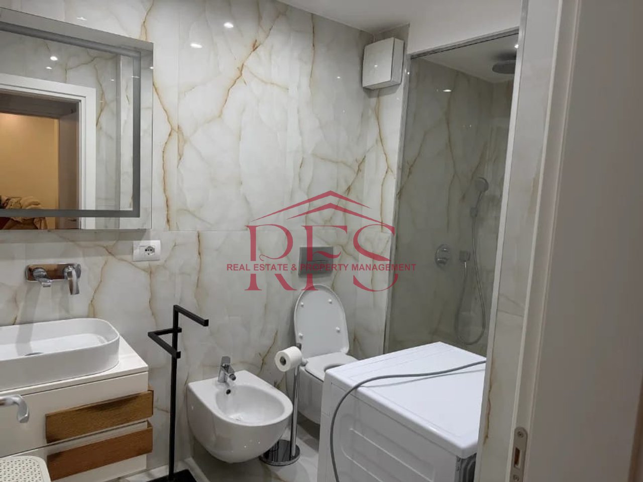 🏡 JEPET ME QERA APARTAMENT 2+1 – LIQENI I THATË | KOPSHTI BOTANIK – 750 euro