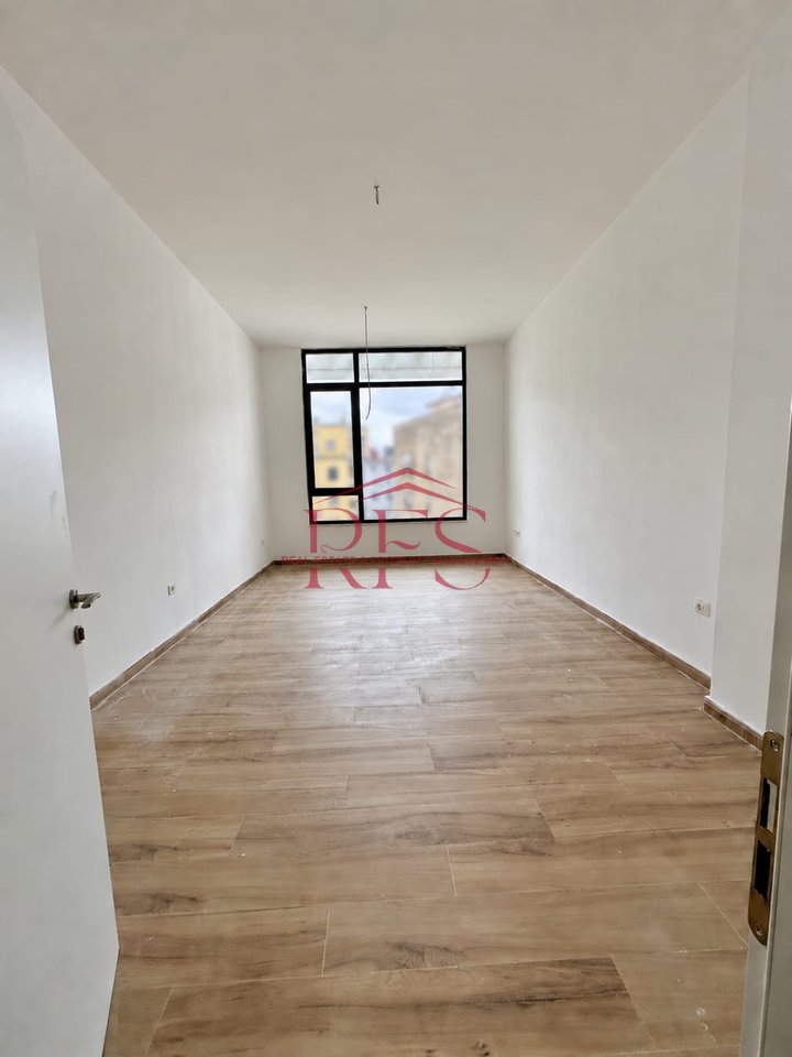 🏢 JEPEN ME QERA AMBIENT BIZNESI / ZYRE 550 – Rruga Mine Peza ,afer te Rruga e Durresit 📍