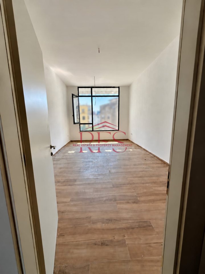 🏢 JEPEN ME QERA AMBIENT BIZNESI / ZYRE 550 – Rruga Mine Peza ,afer te Rruga e Durresit 📍