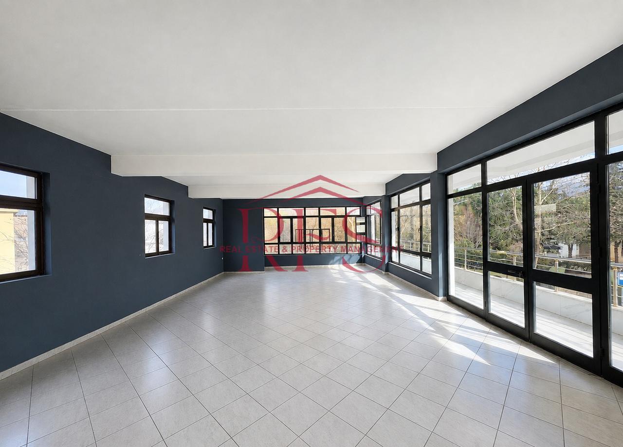 🏢✨ JEPET ME QIRA AMBIENT KOMERCIAL – LAPRAKË | RRUGA LORD BAJRON | 5 vende parkimi