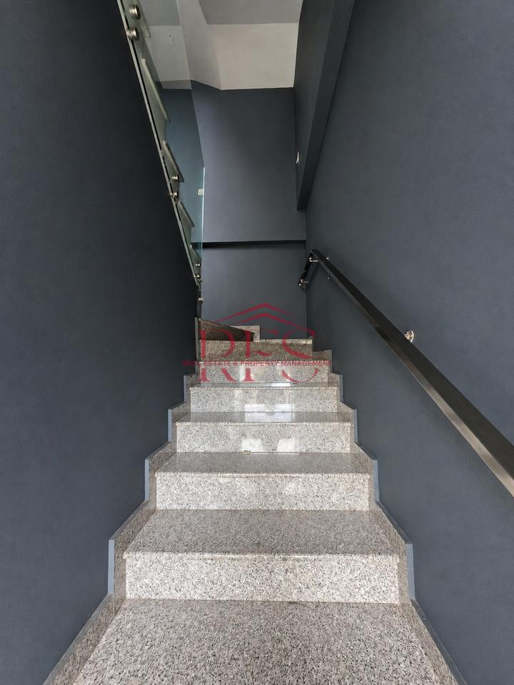 🏢✨ JEPET ME QIRA AMBIENT KOMERCIAL – LAPRAKË | RRUGA LORD BAJRON | 5 vende parkimi