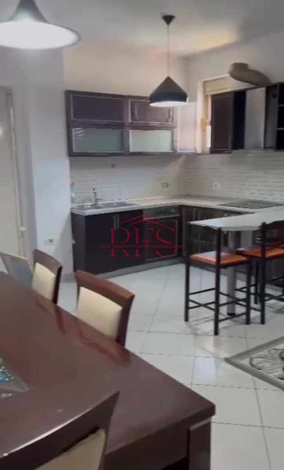 Jepet apartament me qera 2+1 afer Fabrikes te Miellit Astir