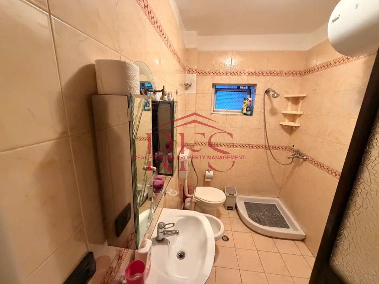 🏡 Jepet me qera apartament 2+1+ballkon në Porcelan, Tiranë – 550 mije leke te vjetra 🔑