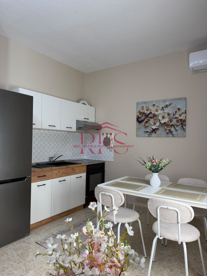 🏡 Casa privata in affitto 1+1 vicino alla Facoltà di Economia – 700 mila lek vecchi/mese 🎓🔑