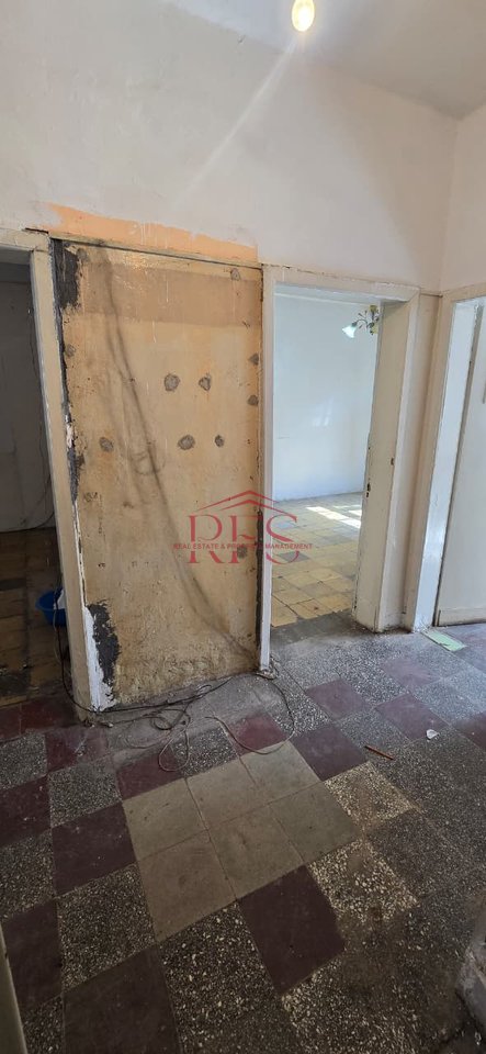 🏡 🏷️ Apartment 2+1 + storage for sale at Ferit Xhajko Street, Polyclinic no.4 – 133,000 € 🔑