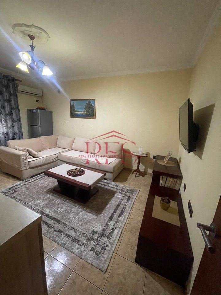 🏡 AFFITTASI – APPARTAMENTO 2+1   📍 Vicino a 21 Dhjetori – Tirana