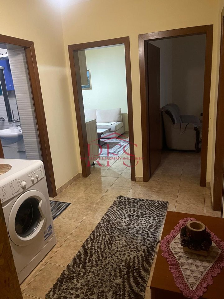 🏡 AFFITTASI – APPARTAMENTO 2+1   📍 Vicino a 21 Dhjetori – Tirana