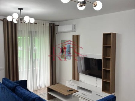 🏡 Jepet me qera apartament 1+1 + vend parkimi te 5 Maji -- 600 euro
