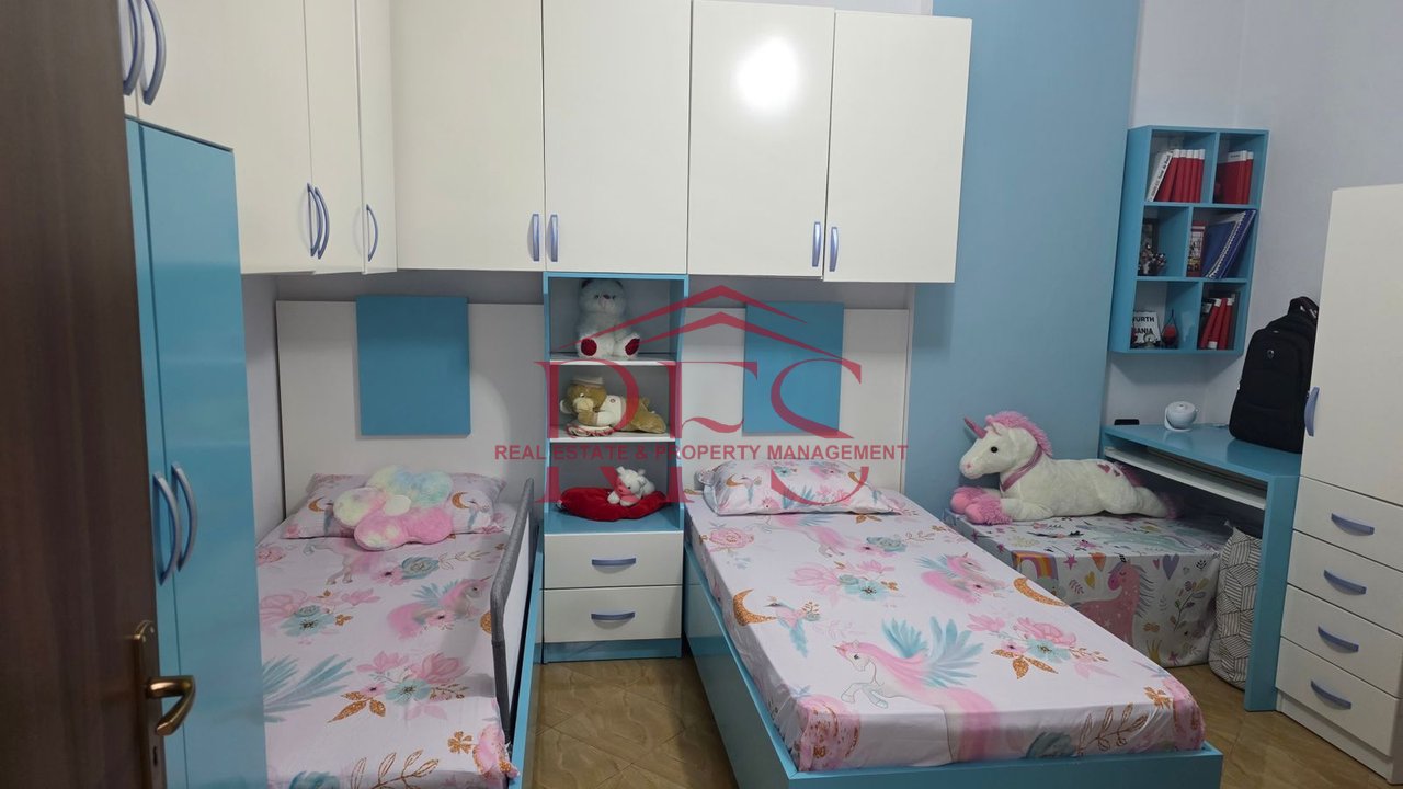 🏡 Appartamento 2+1 con balcone in affitto – Astir, vicino a Vila L | 550 lekë/mese