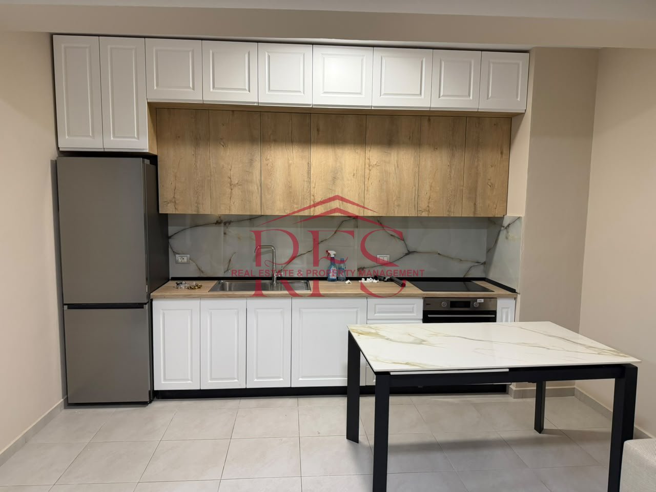 🏡 1+1 apartment with balcony for rent for 450 lek – Malajzian Complex, Garden City, Kthesa e Kamzes